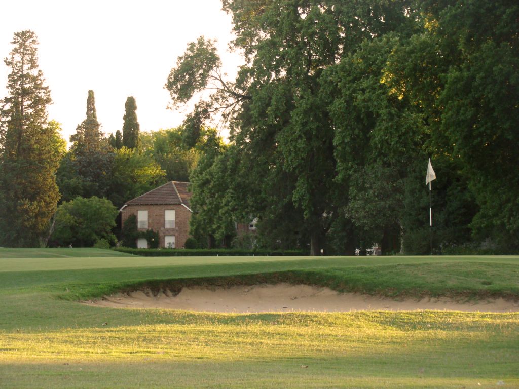 Fairway and bunkering in summer
