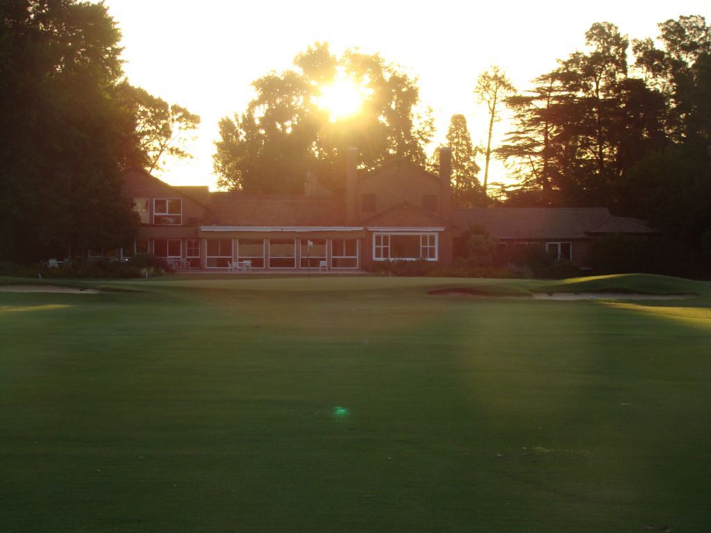 Bunkering short of a green